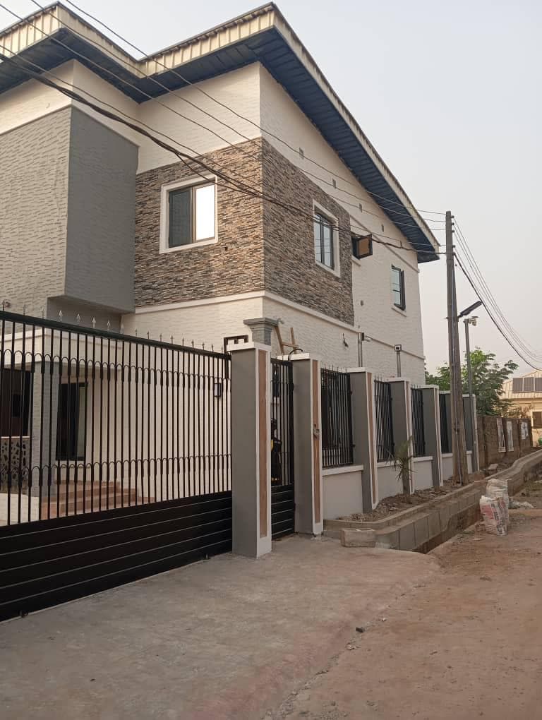 800 sqm 6 Bed Duplex at Lagos – media 1 of 1