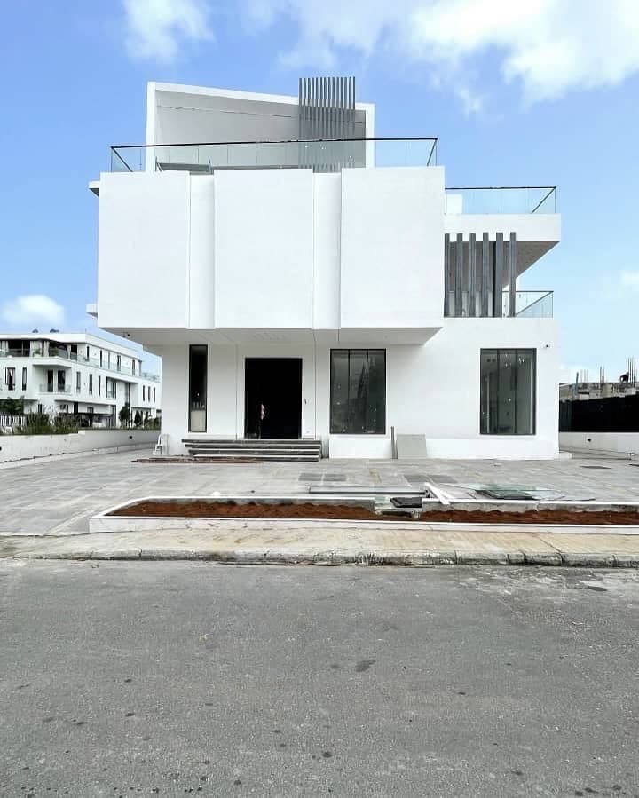 Duplex & Penthouse at Cowrie creek estate, Ikate, Lagos – for Sale – media 1 of 10