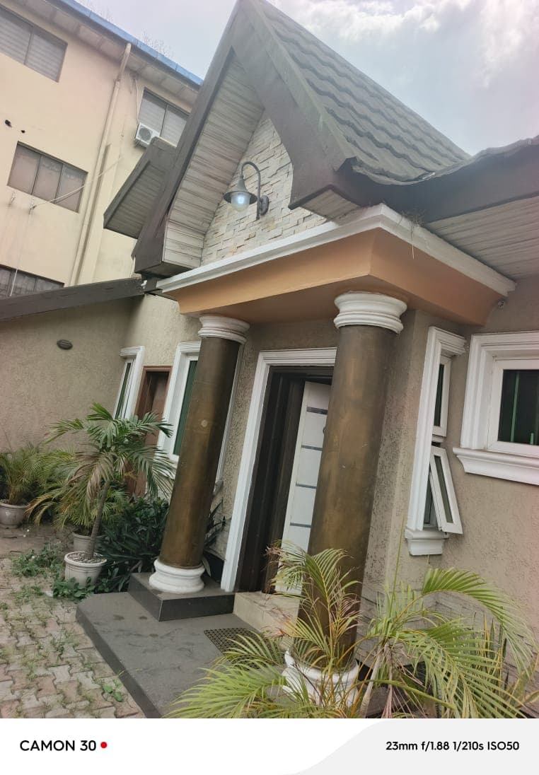 4 Bed Bungalow at Lagos – media 1 of 1