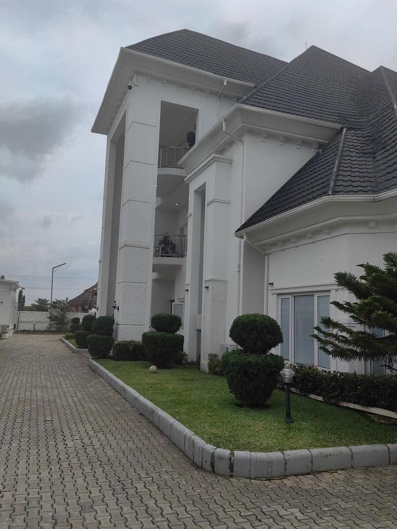 7 Bed Office at Katampe